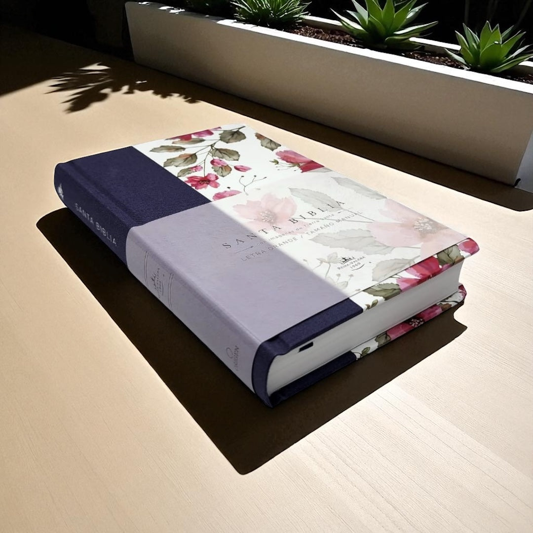 BIBLIA TAMAÑO MANUAL - FLORES AZUL
